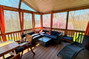 Woodland Whimsy a private escape, hot tub, pool, sunroom